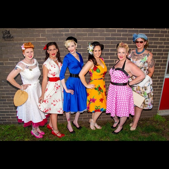 Orange Hawaiian flowered pinup dress - Picture 2 of 3